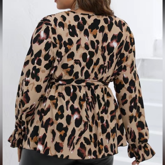 〰️Leopard Ruffle Blouse〰️ - Picture 2 of 5